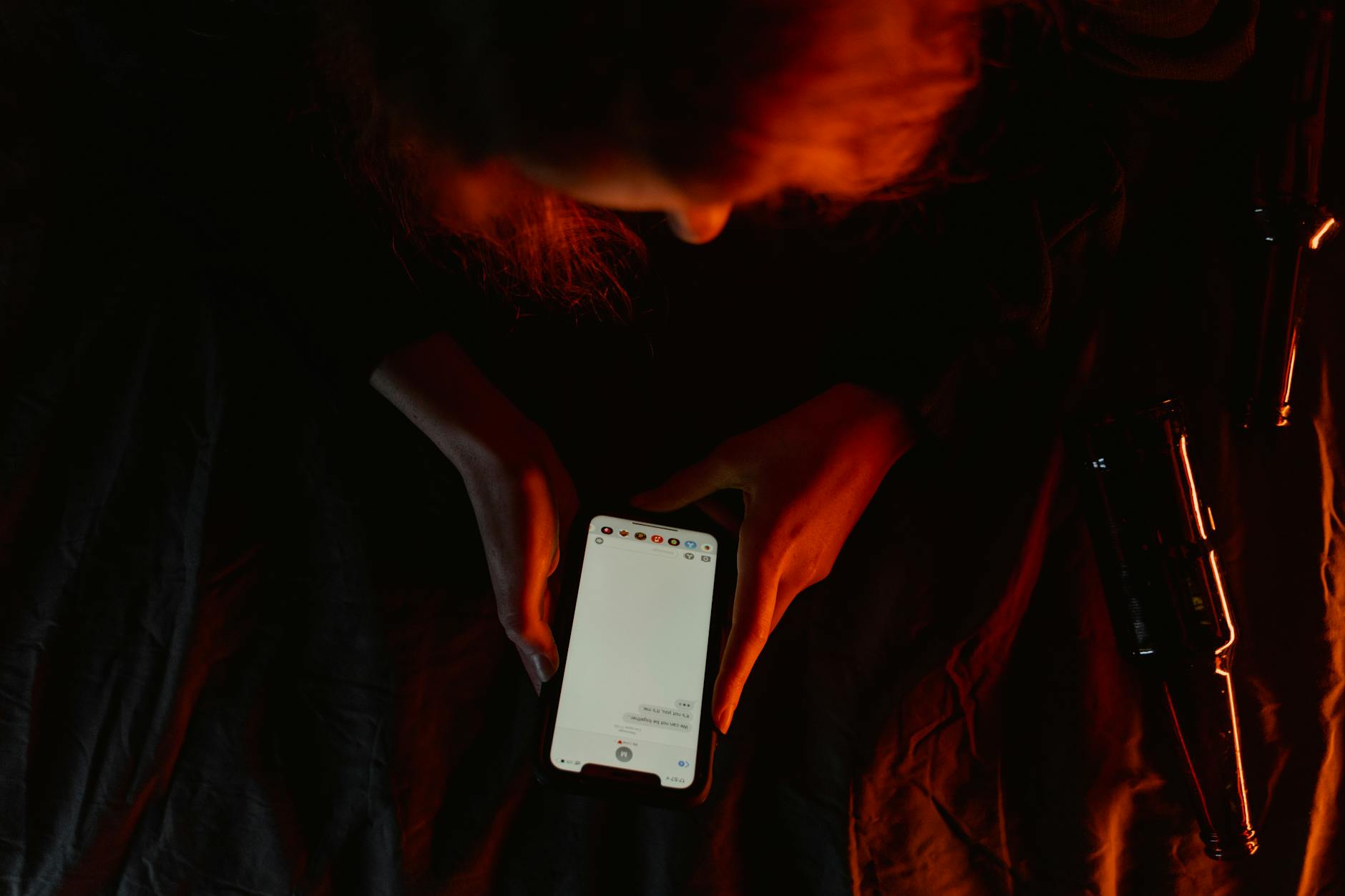 A digitális amnézia kora: miért felejtjük el az életünk legfontosabb pillanatait, ha nem fotózzuk le őket?
